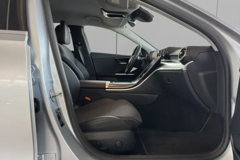 Mercedes-Benz C 220 din 2023 cu 17.947 km - oferta MER119907 - foto 6