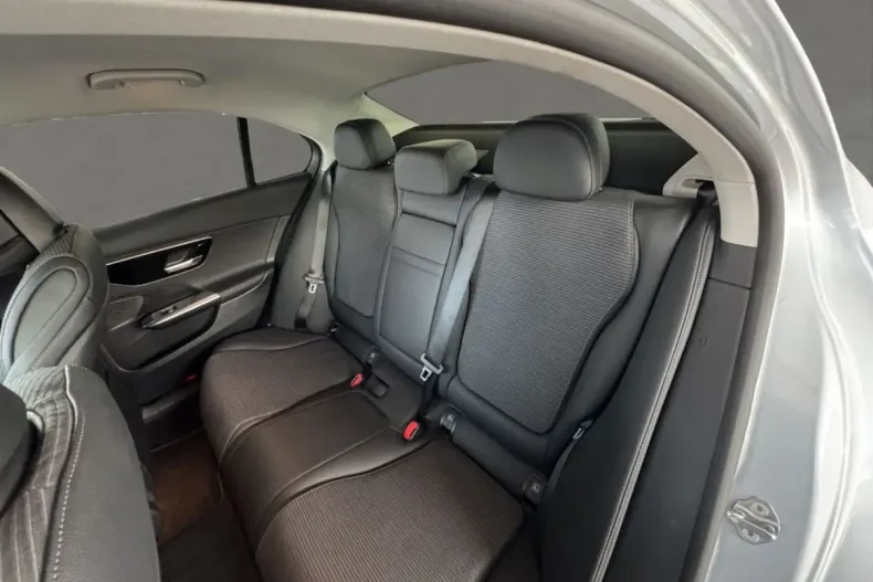 Mercedes-Benz C 220 din 2023 cu 17.947 km - oferta MER119907 - foto 7