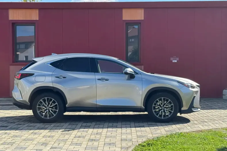 Lexus NX 450h din 2022 cu 30.500 km - oferta LEX119920 - foto 2
