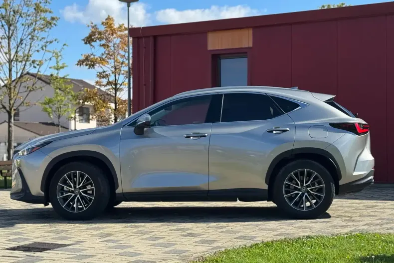 Lexus NX 450h din 2022 cu 30.500 km - oferta LEX119920 - foto 24