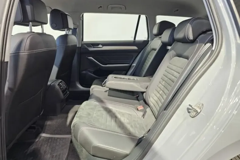 Volkswagen Passat din 2024 cu 31.830 km - oferta VOL119937 - foto 12