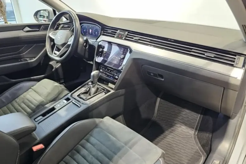 Volkswagen Passat din 2024 cu 31.830 km - oferta VOL119937 - foto 15