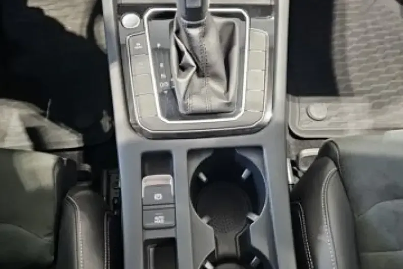 Volkswagen Passat din 2024 cu 31.830 km - oferta VOL119937 - foto 16