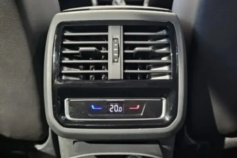 Volkswagen Passat din 2024 cu 31.830 km - oferta VOL119937 - foto 17