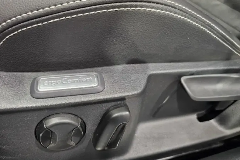 Volkswagen Passat din 2024 cu 31.830 km - oferta VOL119937 - foto 19