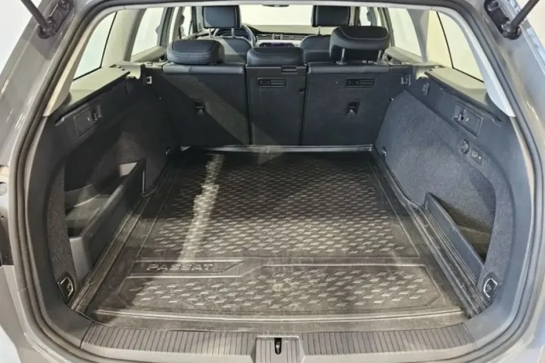 Volkswagen Passat din 2024 cu 31.830 km - oferta VOL119937 - foto 23