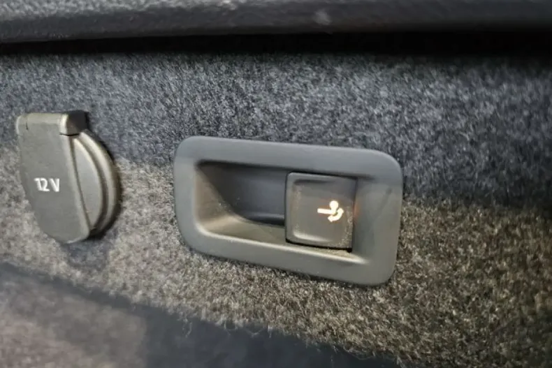 Volkswagen Passat din 2024 cu 31.830 km - oferta VOL119937 - foto 24