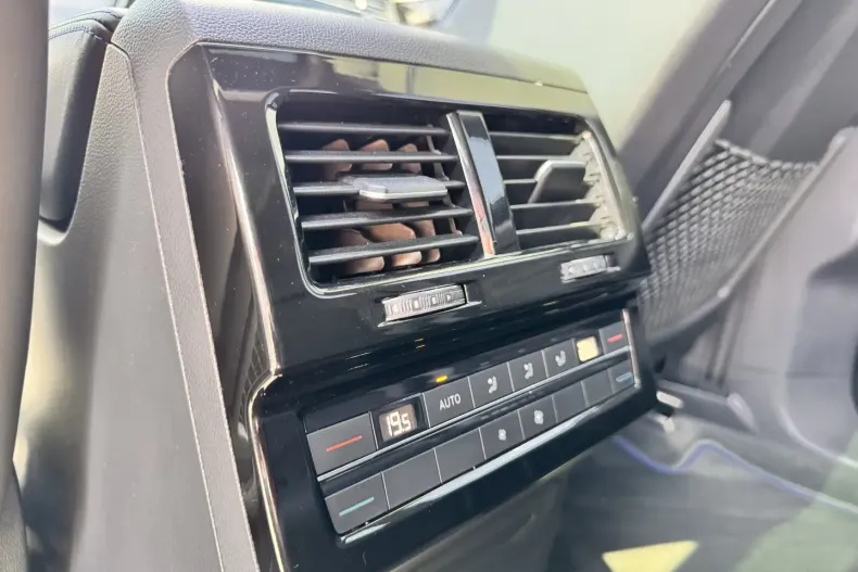 Volkswagen Touareg din 2021 cu 135.000 km - oferta VOL119953 - foto 13