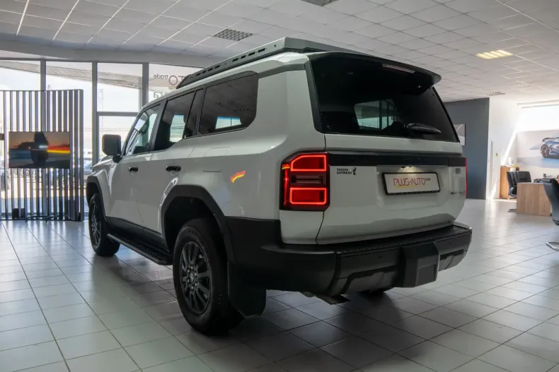 Toyota Land Cruiser din 2024 cu 10.500 km - oferta TOY119955 - foto 8