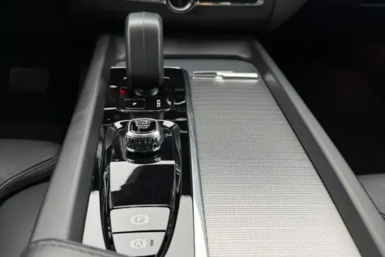 Volvo XC60 din 2022 cu 26.750 km - oferta VOL119969 - foto 9