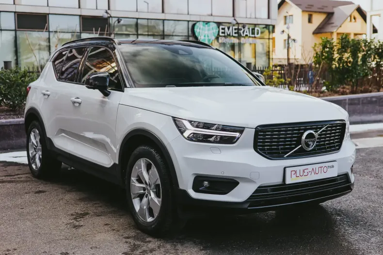 Volvo XC40 din 2021 cu 72.250 km - oferta VOL119970 - foto 1