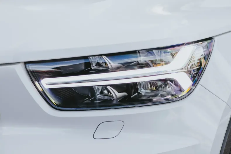 Volvo XC40 din 2021 cu 72.250 km - oferta VOL119970 - foto 4