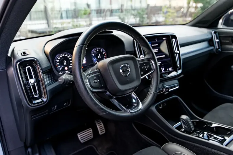 Volvo XC40 din 2021 cu 72.250 km - oferta VOL119970 - foto 12