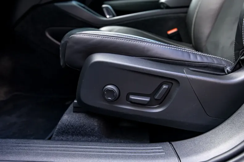 Volvo XC40 din 2021 cu 72.250 km - oferta VOL119970 - foto 15