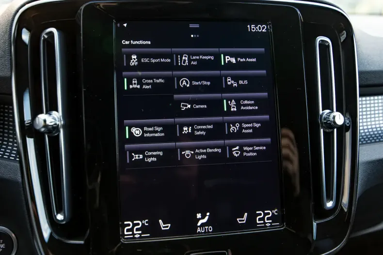 Volvo XC40 din 2021 cu 72.250 km - oferta VOL119970 - foto 24