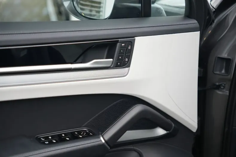 Porsche Cayenne din 2024 cu 12.000 km - oferta POR119971 - foto 23