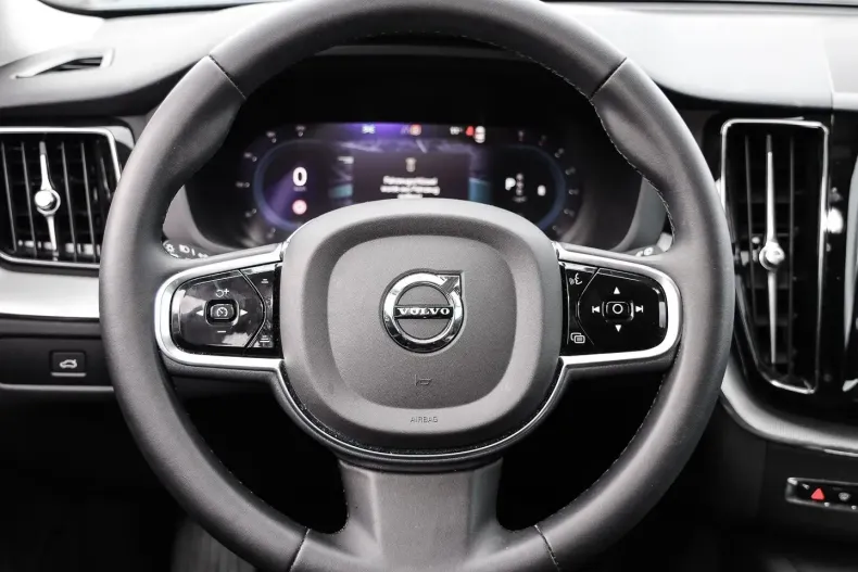 Volvo XC60 din 2023 cu 18.605 km - oferta VOL119985 - foto 6