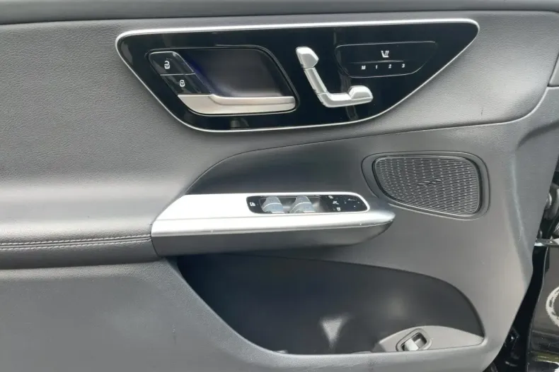 Mercedes-Benz GLC 200 din 2024 cu 24.811 km - oferta MER119999 - foto 13