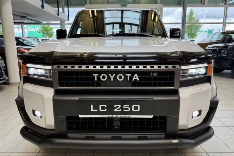 Toyota Land Cruiser din 2025 cu 12.900 km - oferta TOY120006 - foto 2