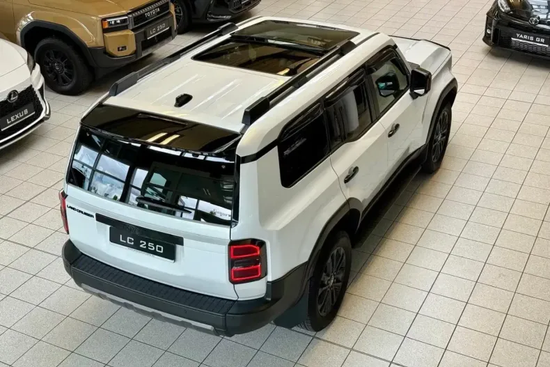 Toyota Land Cruiser din 2025 cu 12.900 km - oferta TOY120006 - foto 3