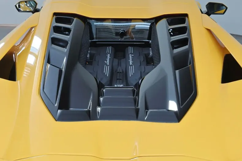 Lamborghini Revuelto din 2024 cu 5.574 km - oferta LAM120011 - foto 6