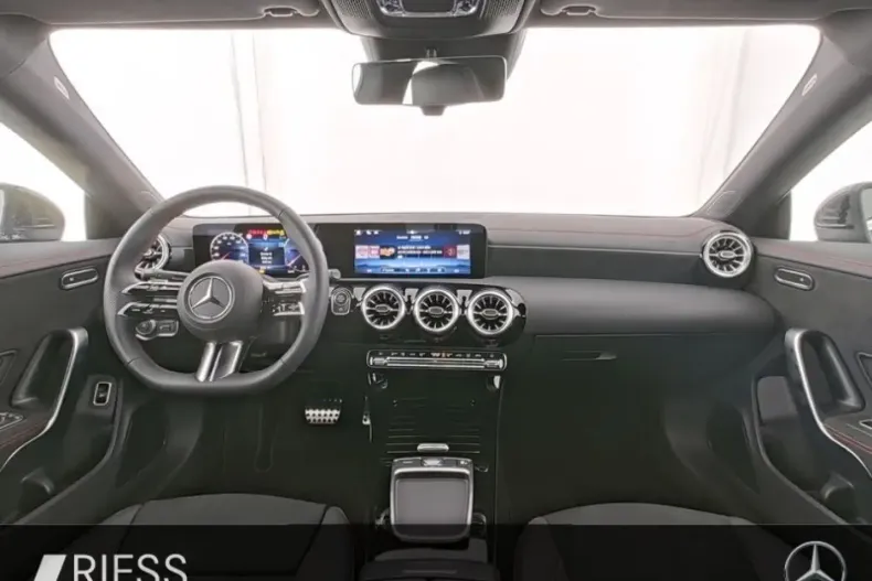 Mercedes-Benz CLA 220 din 2024 cu 25.875 km - oferta MER120014 - foto 6