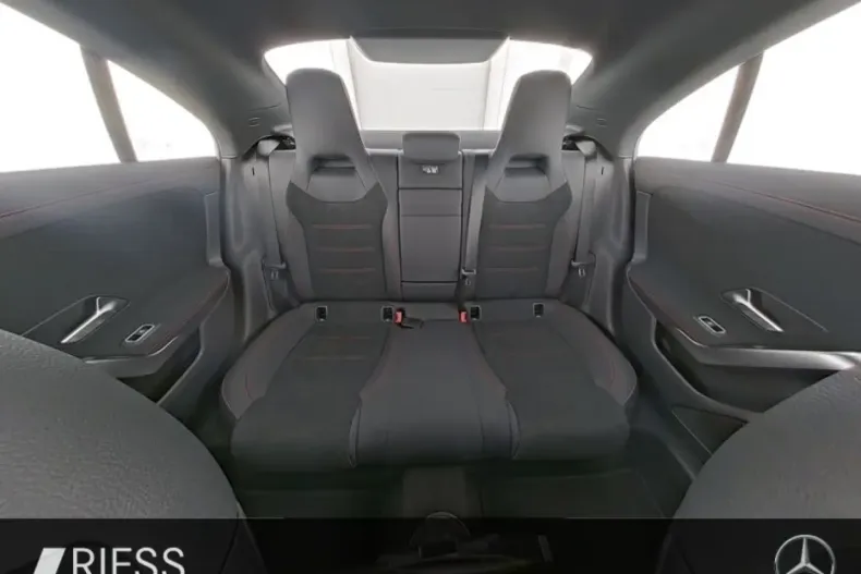 Mercedes-Benz CLA 220 din 2024 cu 25.875 km - oferta MER120014 - foto 7