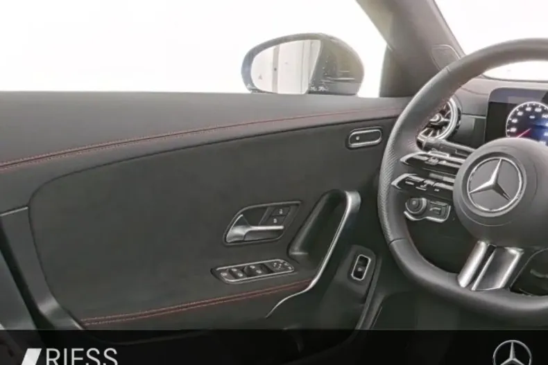 Mercedes-Benz CLA 220 din 2024 cu 25.875 km - oferta MER120014 - foto 8