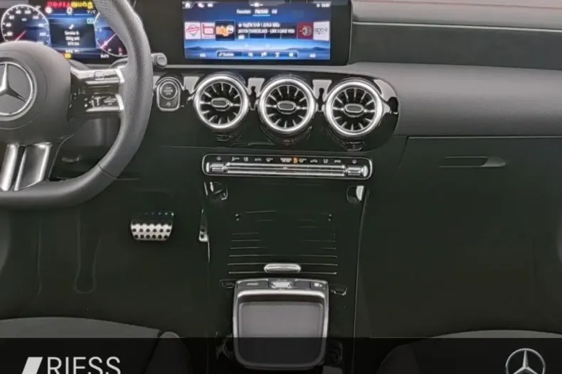 Mercedes-Benz CLA 220 din 2024 cu 25.875 km - oferta MER120014 - foto 9