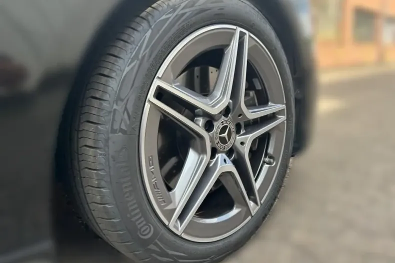 Mercedes-Benz CLA 220 din 2024 cu 27.568 km - oferta MER120015 - foto 4