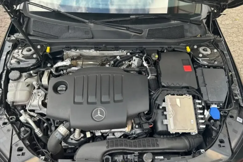 Mercedes-Benz CLA 220 din 2024 cu 27.568 km - oferta MER120015 - foto 5