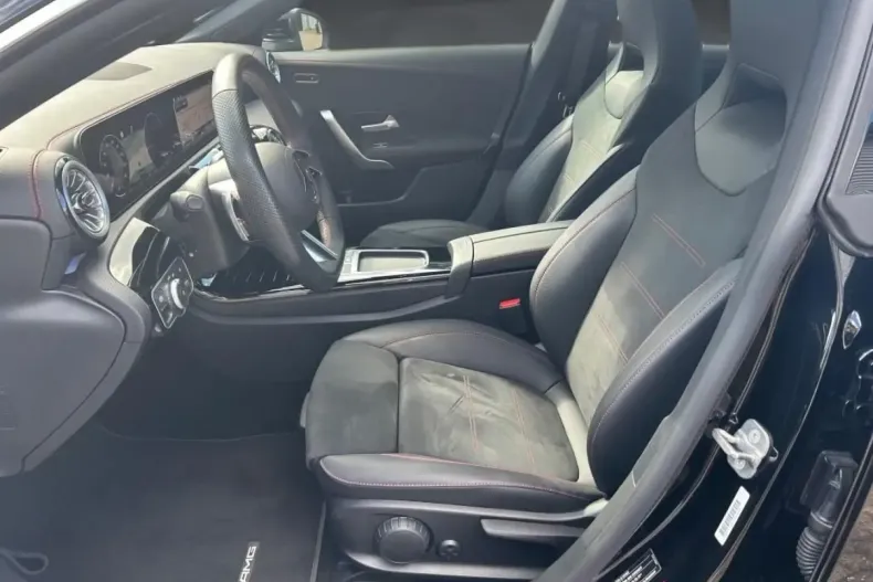 Mercedes-Benz CLA 220 din 2024 cu 27.568 km - oferta MER120015 - foto 7