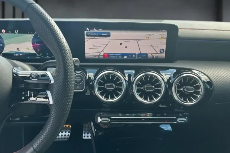 Mercedes-Benz CLA 220 din 2024 cu 27.568 km - oferta MER120015 - foto 16