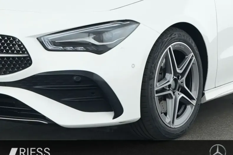 Mercedes-Benz CLA 220 din 2024 cu 27.252 km - oferta MER120016 - foto 3