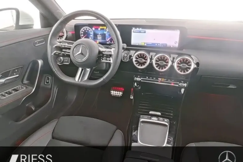 Mercedes-Benz CLA 220 din 2024 cu 27.252 km - oferta MER120016 - foto 5