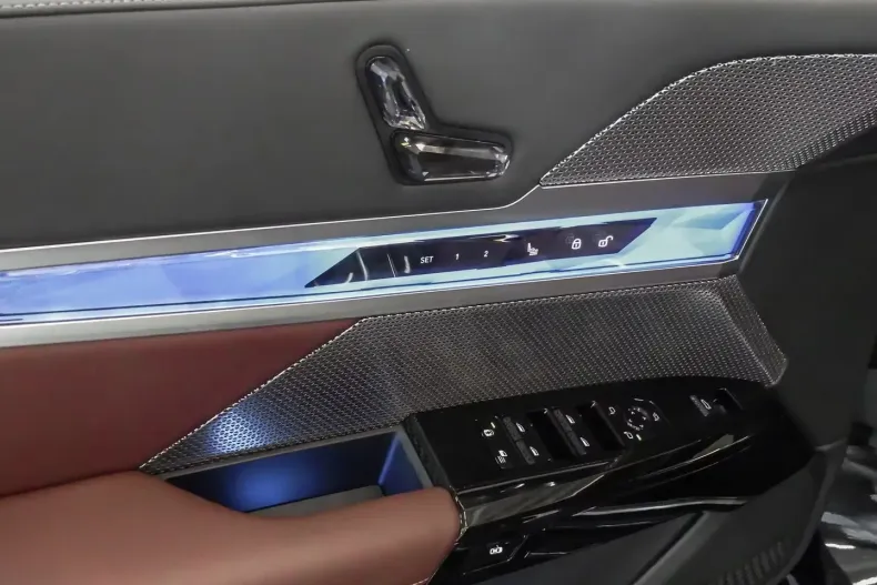 BMW 740 din 2025 cu 5 km - oferta BMW120066 - foto 3