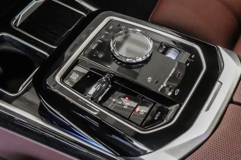 BMW 740 din 2025 cu 5 km - oferta BMW120066 - foto 4