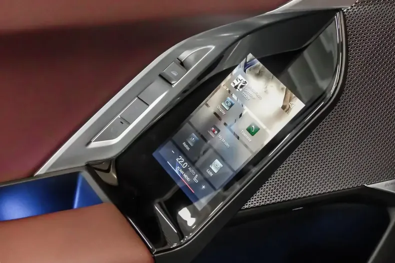 BMW 740 din 2025 cu 5 km - oferta BMW120066 - foto 10