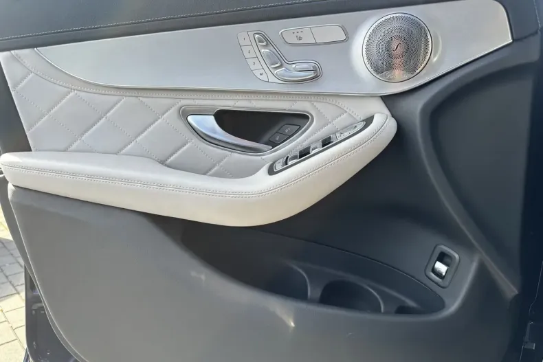 Mercedes-Benz GLC 300 din 2021 cu 67.980 km - oferta MER120076 - foto 12