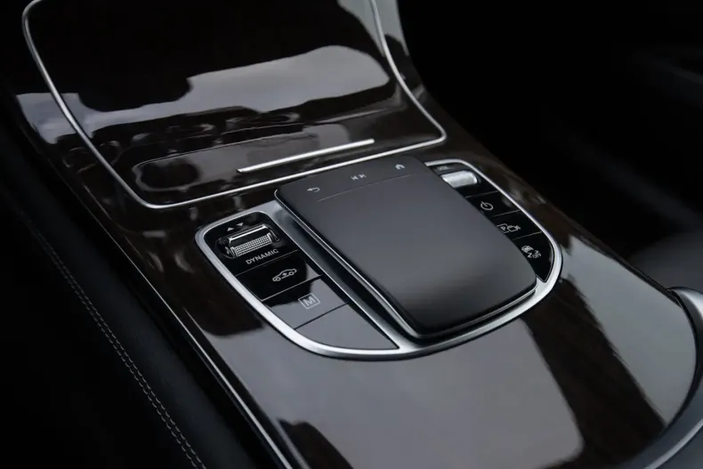 Mercedes-Benz GLC 300 din 2020 cu 69.980 km - oferta MER120079 - foto 19