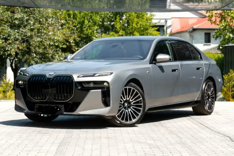 BMW 740 din 2025 cu 9.900 km - oferta BMW120085 - foto 1