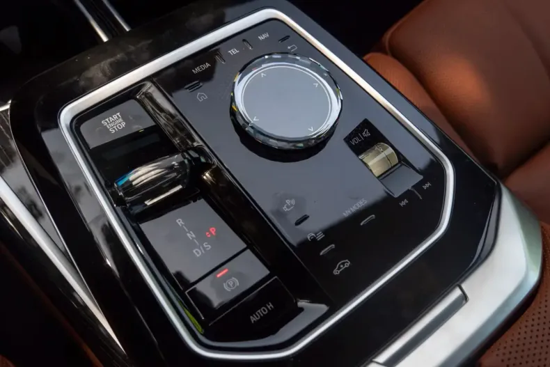 BMW 740 din 2025 cu 9.900 km - oferta BMW120085 - foto 4