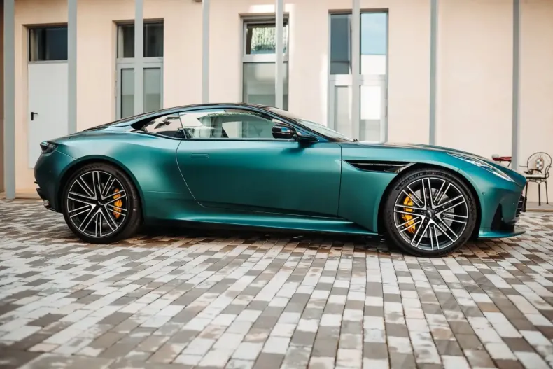 Aston Martin DB12 din 2024 cu 6.300 km - oferta AST120092 - foto 4