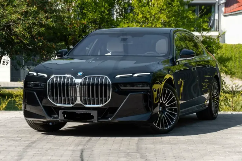 BMW 740 din 2025 cu 9.900 km - oferta BMW120095 - foto 1