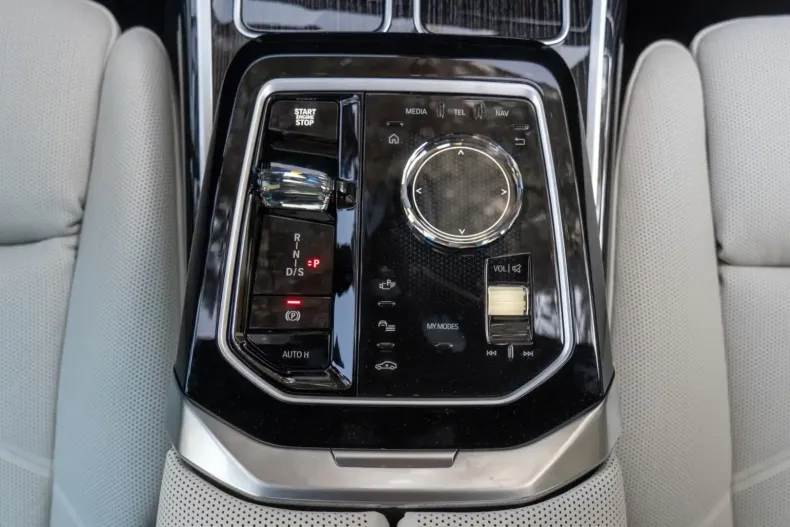 BMW 740 din 2025 cu 9.900 km - oferta BMW120095 - foto 4