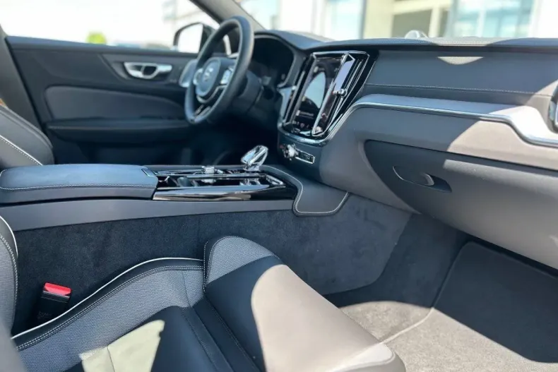 Volvo S60 din 2024 cu 6.011 km - oferta VOL120122 - foto 14