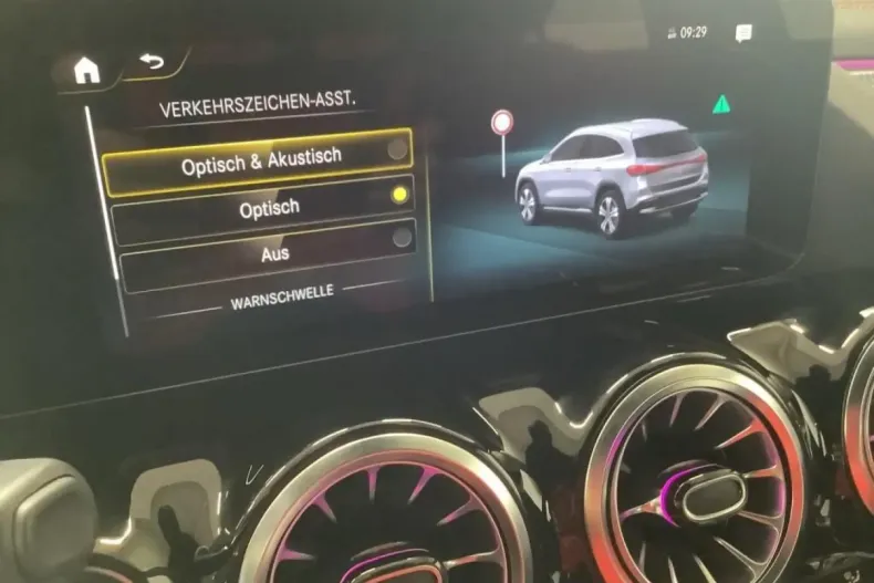 Mercedes-Benz EQA din 2023 cu 48.669 km - oferta MER120124 - foto 9