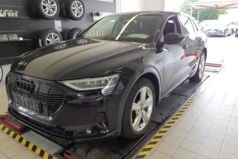 Audi e-tron din 2022 cu 47.800 km - oferta AUD120128 - foto 2
