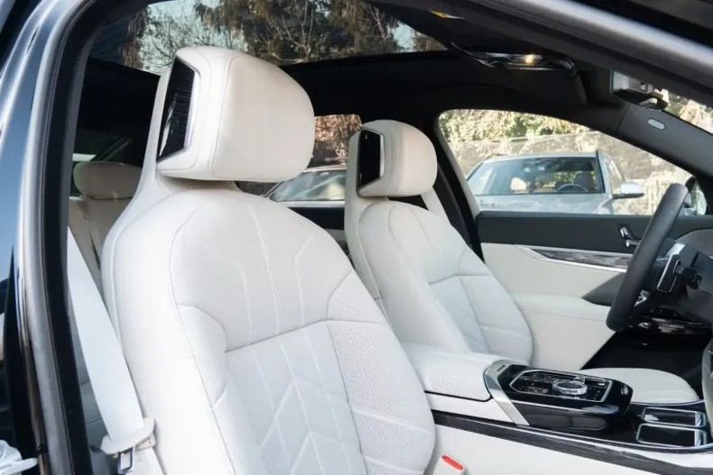 BMW 740 din 2025 cu 9.900 km - oferta BMW120129 - foto 11