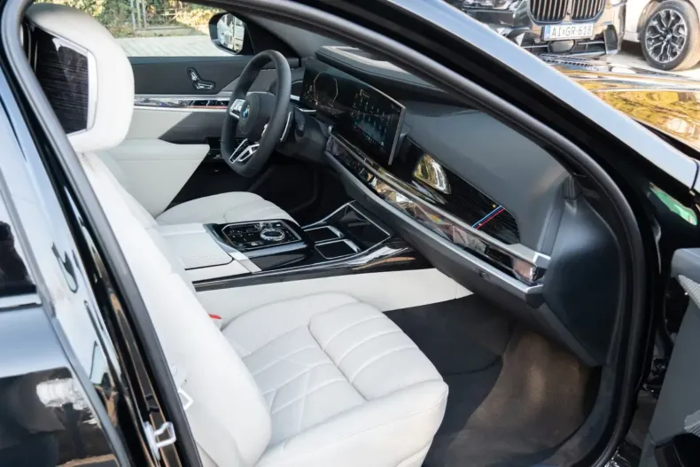 BMW 740 din 2025 cu 9.900 km - oferta BMW120129 - foto 12